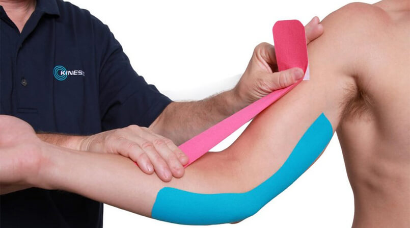 como kinesio taping auxilia na recuperação de atletas